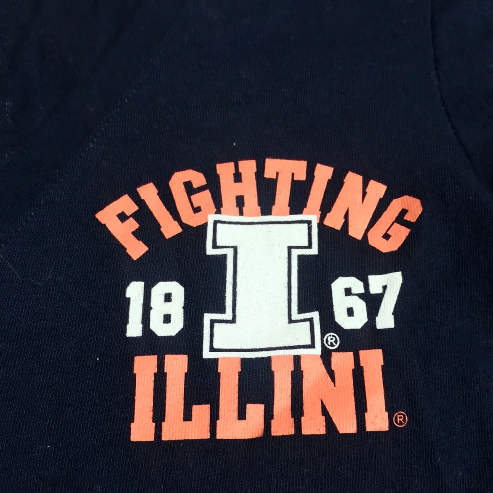 VS PINK “I Only Kiss Illini Fans” V-Neck Tee - Picture 4 of 4